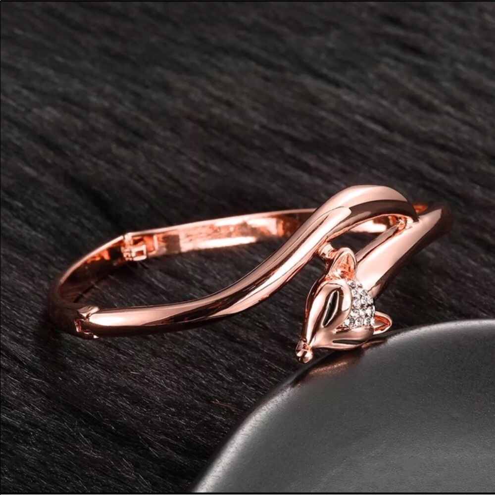 Super cute 18K Gold plated bangle 💗